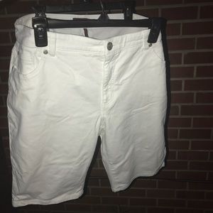 White denim Izod shorts size 18w